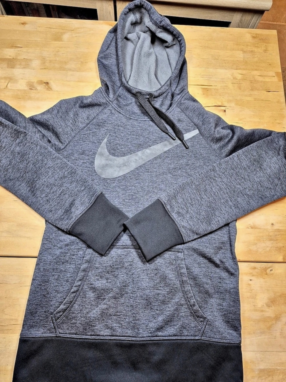 Nike Therma-FIT Gray Hoodie Size Small